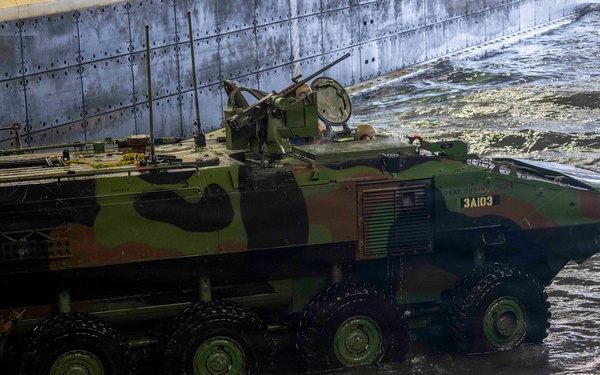 QUART 26.2: 3rd AA Bn. Conducts Ship to Ship Operations Aboard USS Makin Island