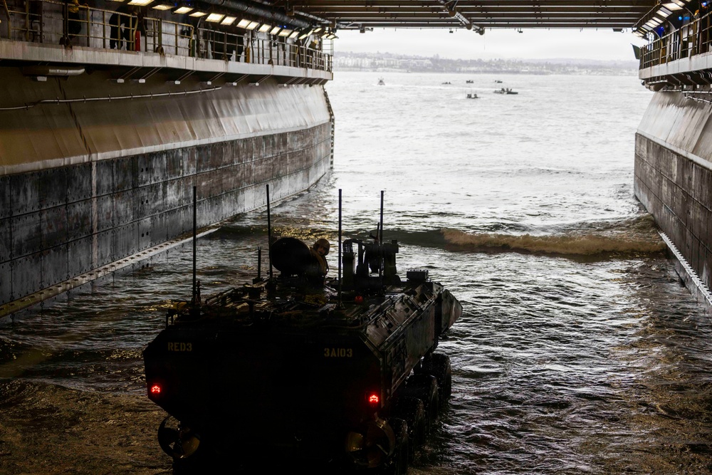 QUART 26.2: 3rd AA Bn. Conducts Ship to Ship Operations Aboard USS Makin Island