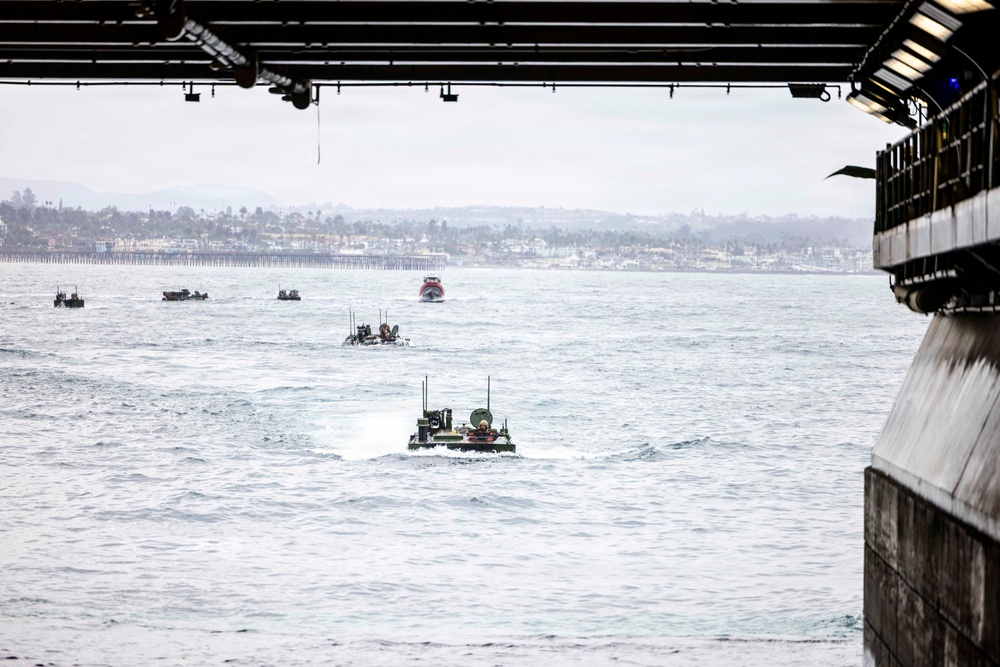 QUART 26.2: 3rd AA Bn. Conducts Ship to Ship Operations Aboard USS Makin Island
