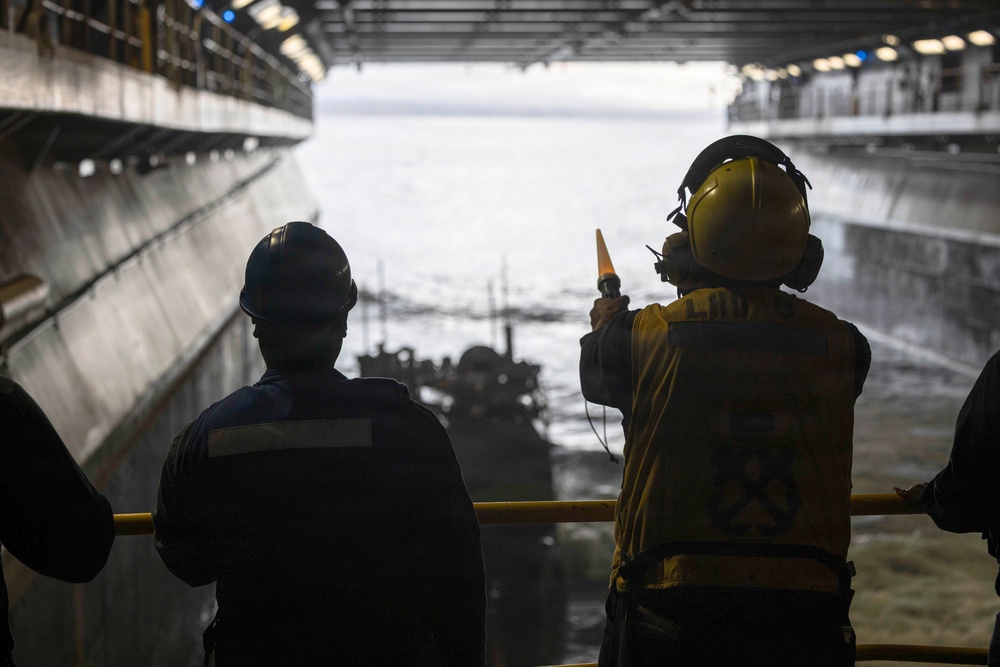 QUART 26.2: 3rd AA Bn. Conducts Ship to Ship Operations Aboard USS Makin Island