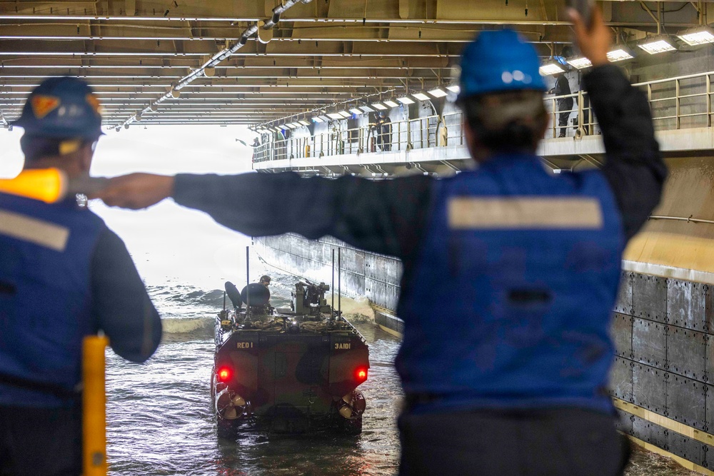 QUART 26.2: 3rd AA Bn. Conducts Ship to Ship Operations Aboard USS Makin Island