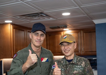 ROK Fleet Visits USS George Washington