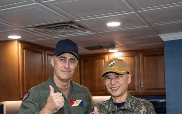 ROK Fleet Visits USS George Washington