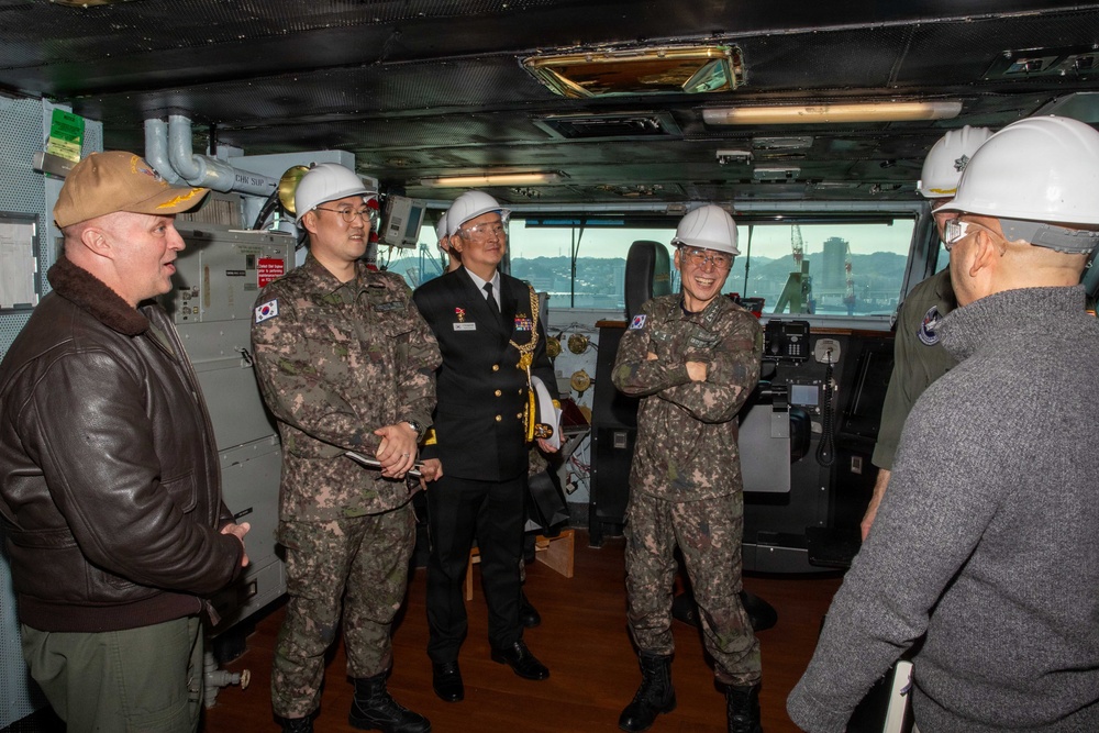 ROK Fleet Visits USS George Washington