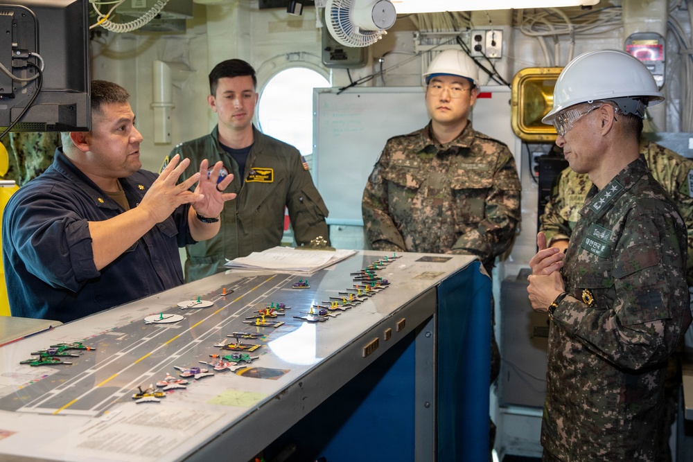 ROK Fleet Visits USS George Washington