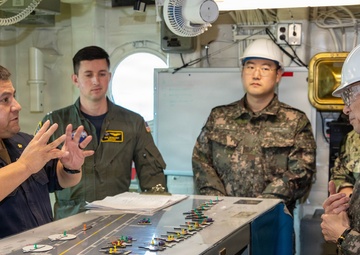 ROK Fleet Visits USS George Washington