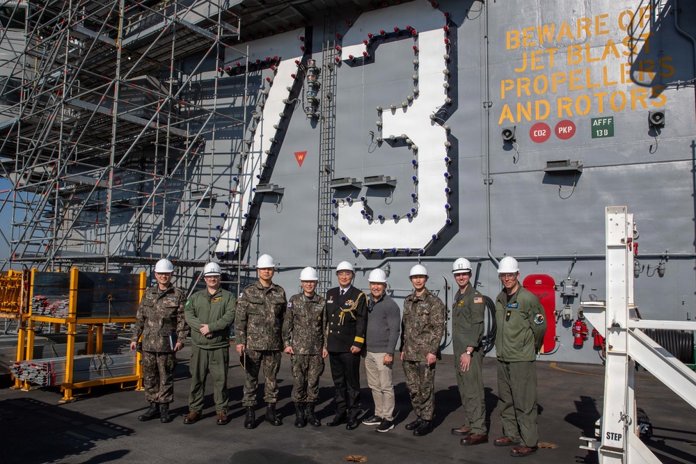 ROK Fleet Visits USS George Washington