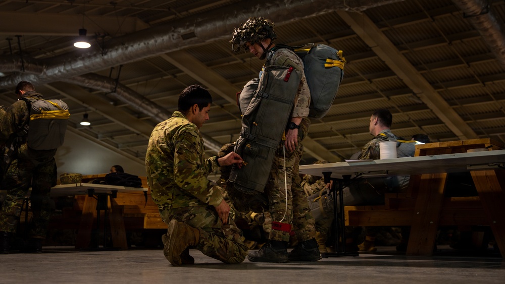 173rd Airborne Brigade conducts an airborne operation at Aviano