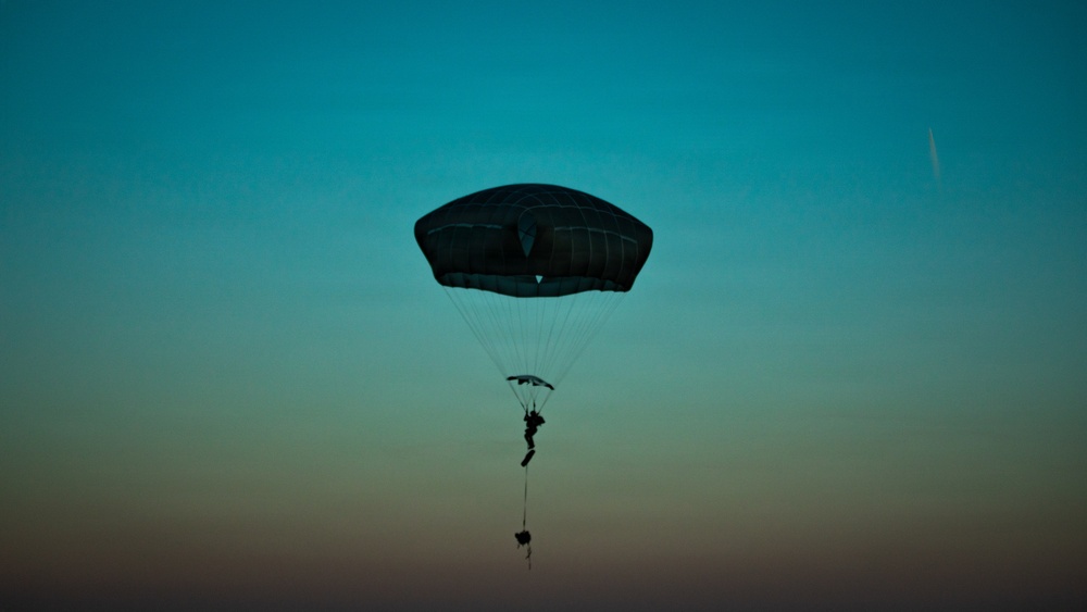 173rd Airborne Brigade conducts an airborne operation at Aviano
