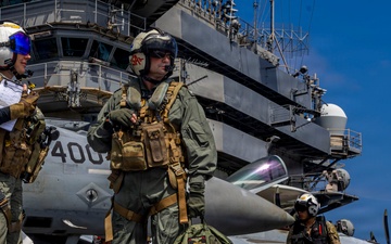 Abraham Lincoln conducts flight operations