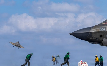 Abraham Lincoln conducts flight operations