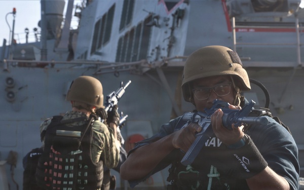 USS McFAUL Conducts VBSS Training