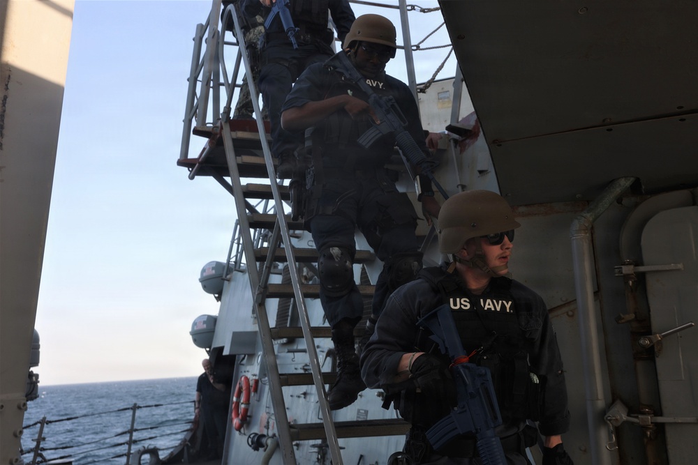 USS McFAUL Conducts VBSS Training