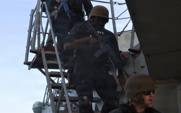 USS McFAUL Conducts VBSS Training