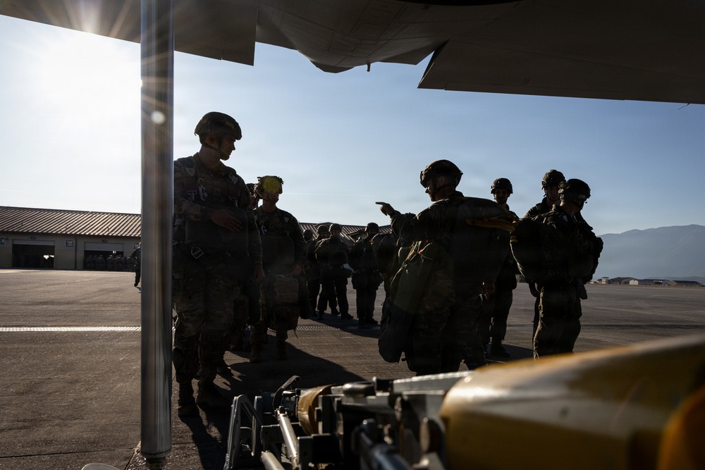 173rd Airborne Brigade conducts airborne operation at Aviano