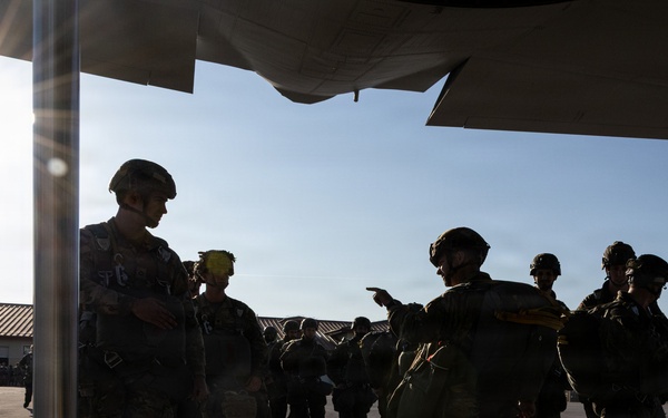 173rd Airborne Brigade conducts airborne operation at Aviano