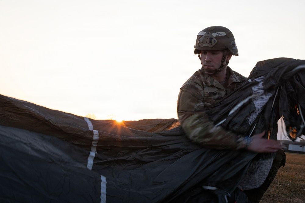 173rd Airborne Brigade conduct airborne operation at Aviano