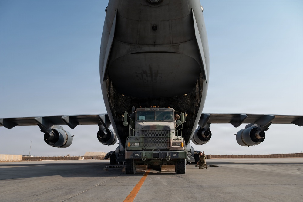 16th EAS conducts cargo mission within CENTCOM AOR