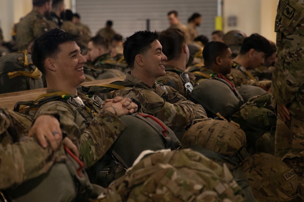 173rd Airborne Brigade conducts airborne operation at Aviano