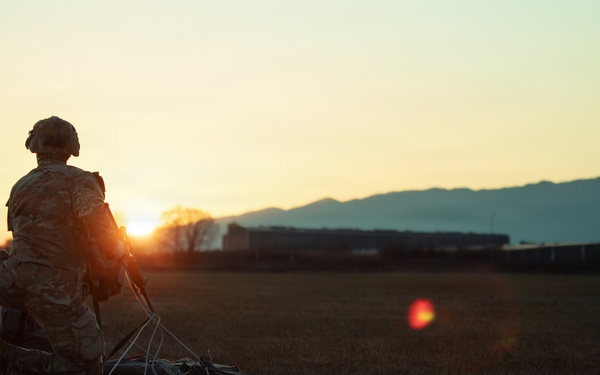 173rd Airborne Brigade conducts airborne operation at Aviano