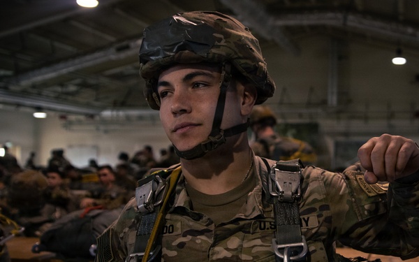 173rd Airborne Brigade conducts airborne operation at Aviano