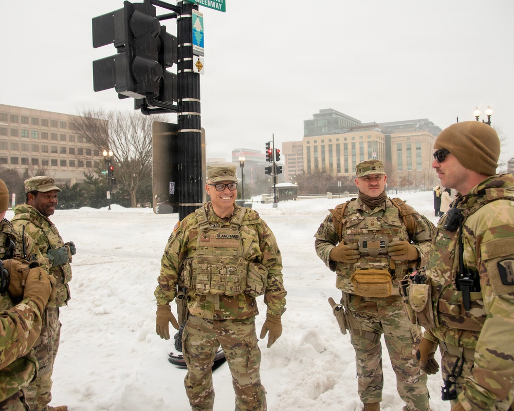 BG Blanchard visits service members during a snow storm in DC