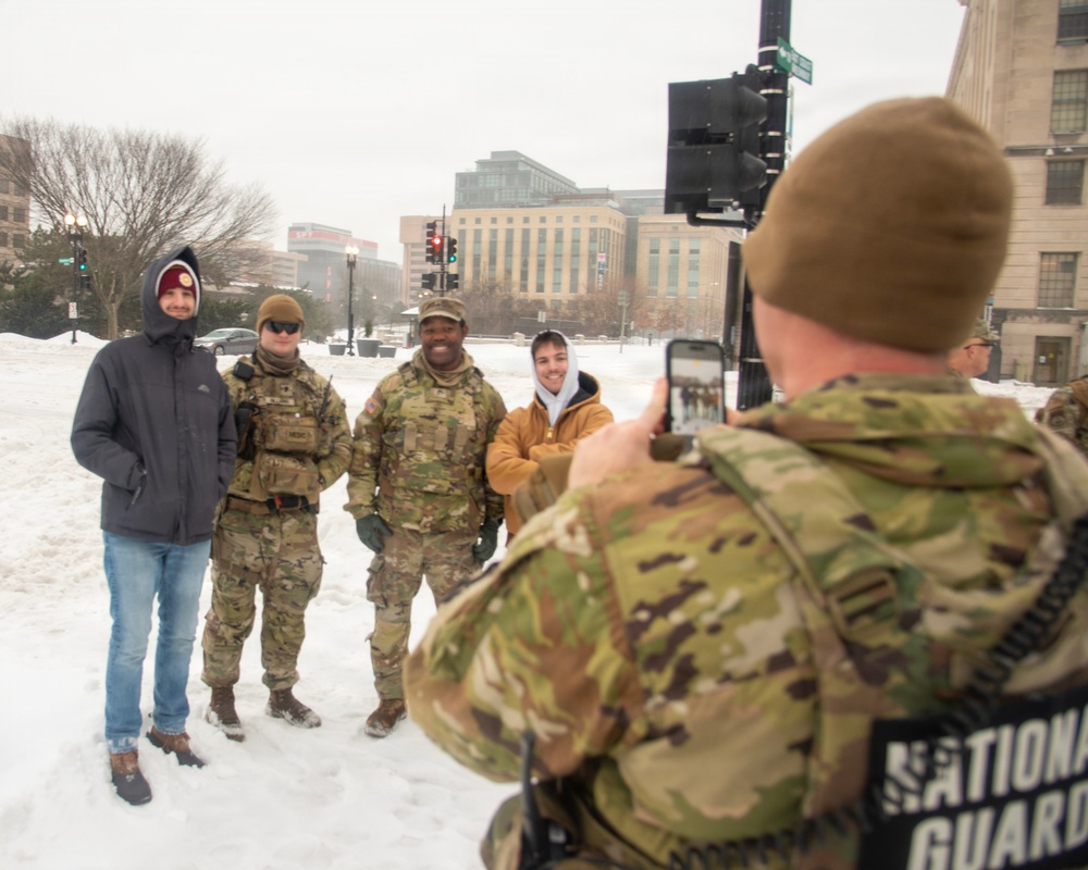 Community shows support for service members in DC