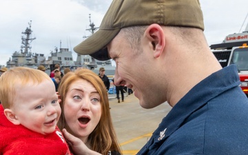 Newport News Sailor Greets Family