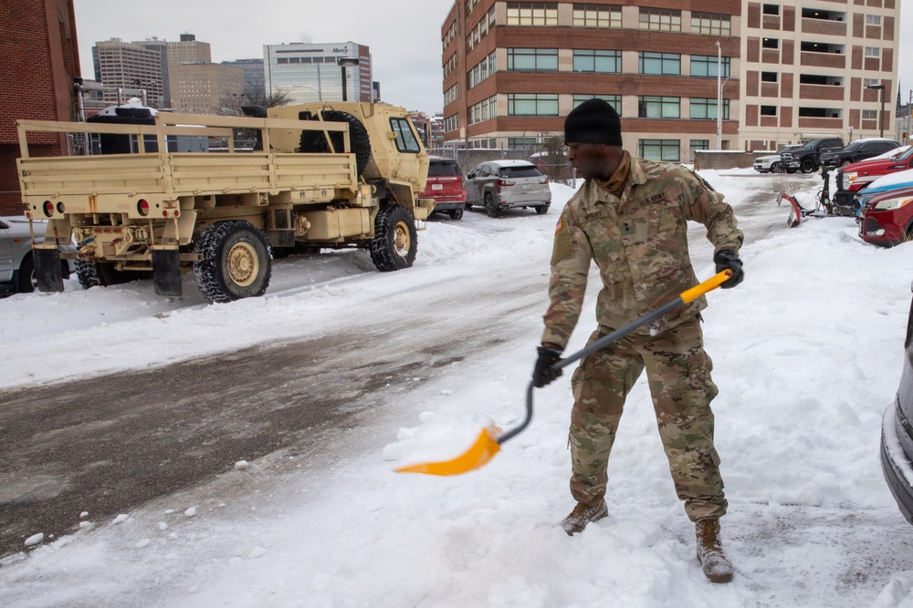 Maryland Army National Guard Cadet Deandre Wright Shovels Snow to Free Civilians’ Cars