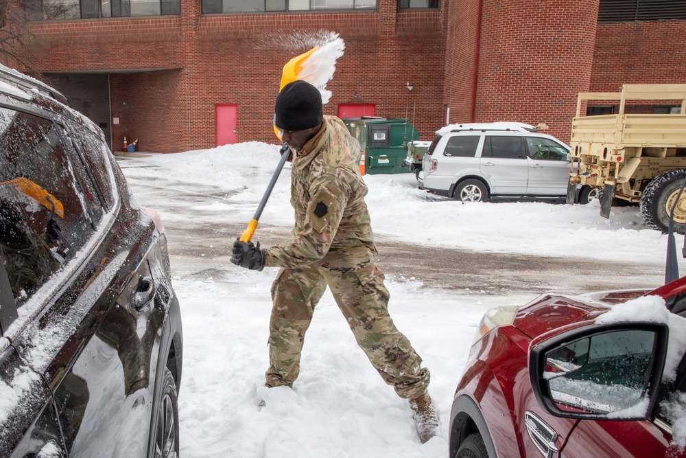 Maryland Army National Guard Cadet Deandre Wright Shovels Snow to Free Civilians’ Cars