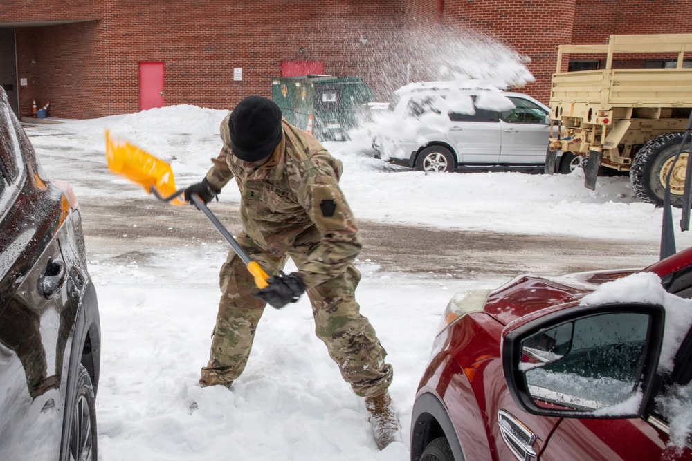 Maryland Army National Guard Cadet Deandre Wright Shovels Snow to Free Civilians’ Cars