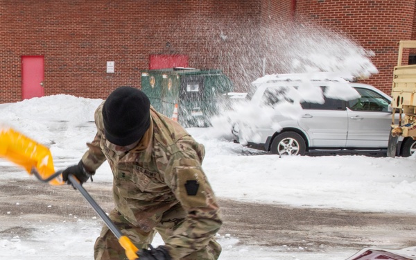 Maryland Army National Guard Cadet Deandre Wright Shovels Snow to Free Civilians’ Cars