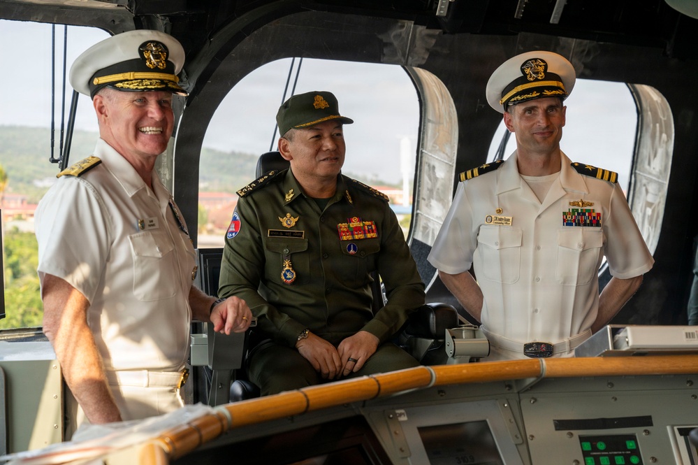 Admiral Paparo visits USS Cincinnati with Cambodian Defense Officials