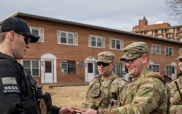 An Ohio National Guard Soldier interacts with a U.S. Secret Service agent in Washington, D.C.