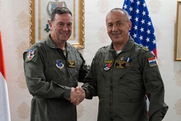 Massachusetts National Guard Adjutant General meets with Paraguayan Air Force Commander