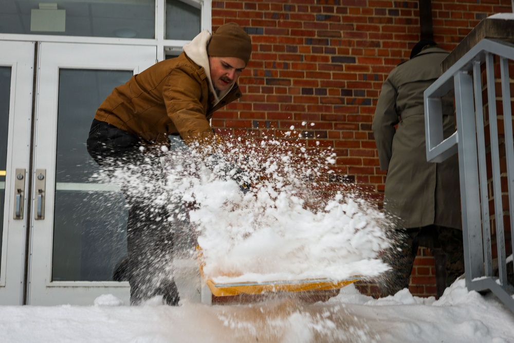 Security Battalion gathers Volunteers to Clear Snow from Barracks