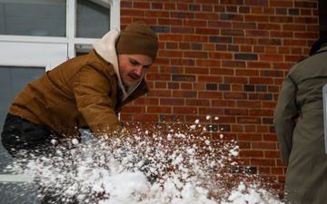 Security Battalion gathers Volunteers to Clear Snow from Barracks