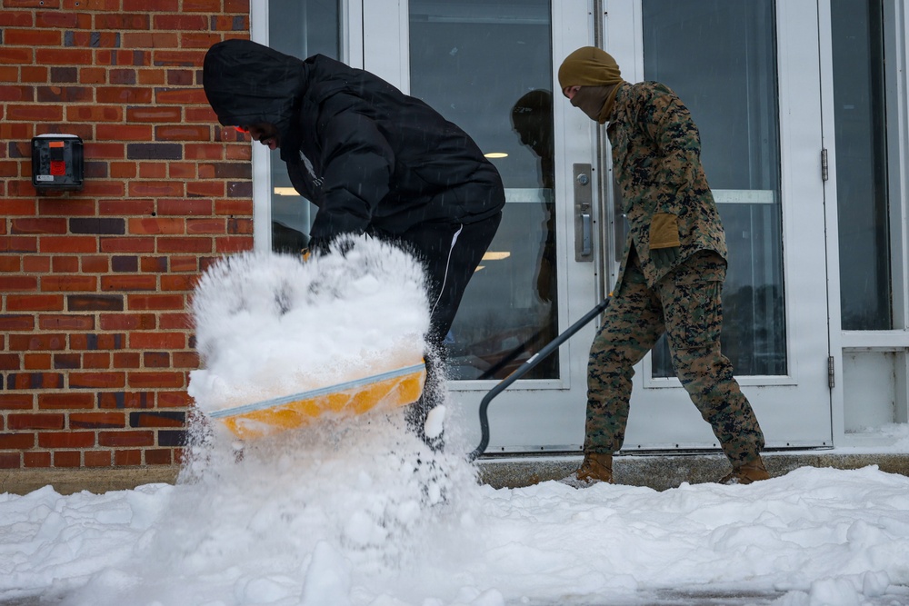 Security Battalion gathers Volunteers to Clear Snow from Barracks
