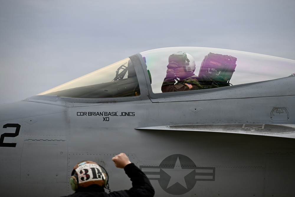 Sailor prepares an F/A-18E for takeoff at NAS Oceana