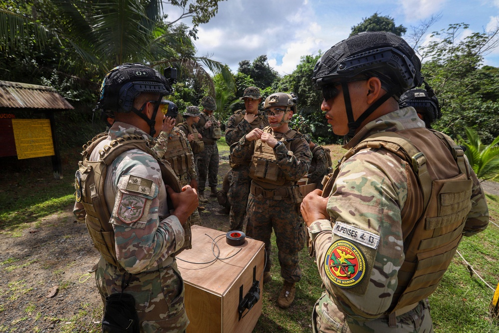U.S. Marines and Panamanian Partners Build Stronger Ties Through Combat Engineer Training