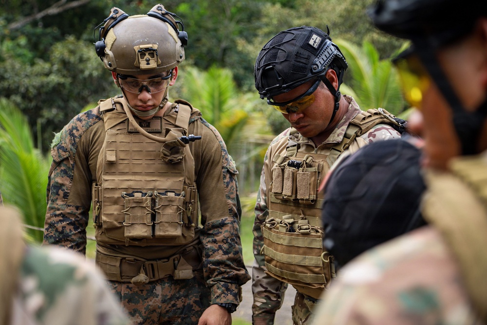 U.S. Marines and Panamanian Partners Build Stronger Ties Through Combat Engineer Training
