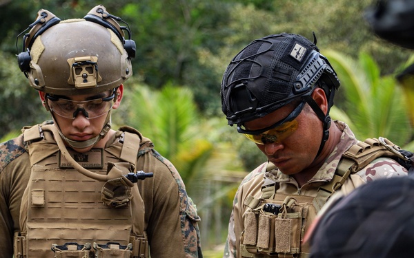 U.S. Marines and Panamanian Partners Build Stronger Ties Through Combat Engineer Training