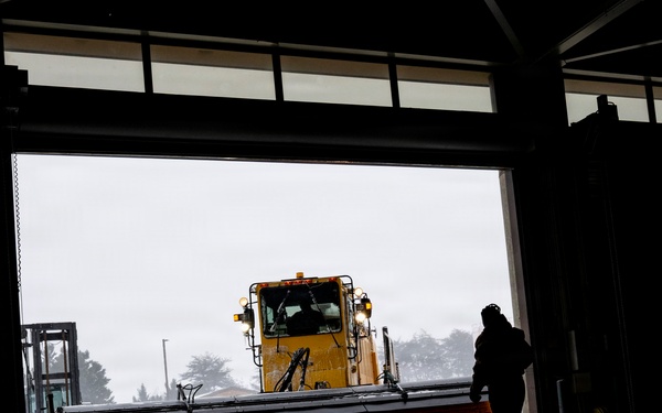 316th CES and LRS conduct snow operations on JBA