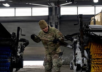 316th CES and LRS conduct snow operations on JBA