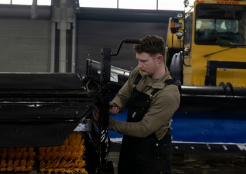 316th CES and LRS conduct snow operations on JBA