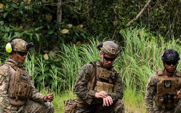 U.S. Marines and Panamanian Partners Build Stronger Ties Through Combat Engineer Training