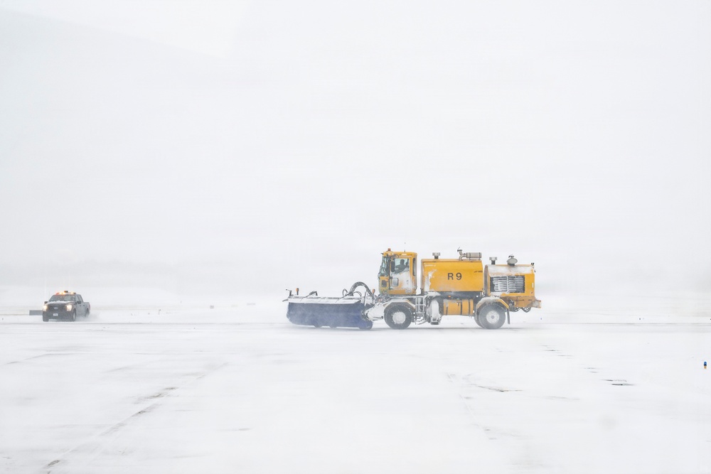 316th CES and LRS conduct snow operations on JBA