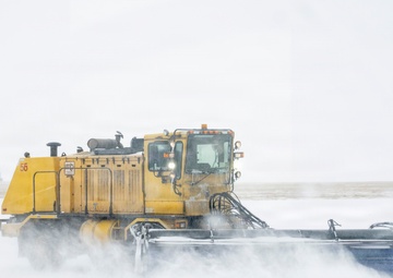 316th CES and LRS conduct snow operations on JBA