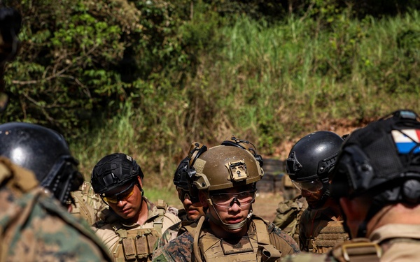 U.S. Marines and Panamanian Partners Build Stronger Ties Through Combat Engineer Training