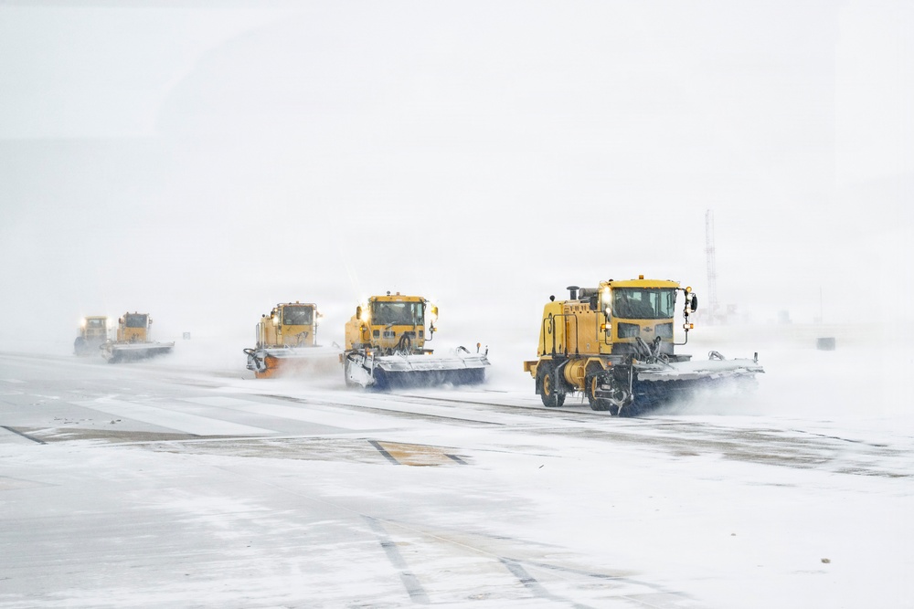 316th CES and LRS conduct snow operations on JBA